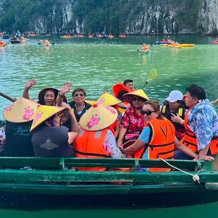 Lotus Boutique Cruise Hotel Hạ Long-öböl Kültér fotó