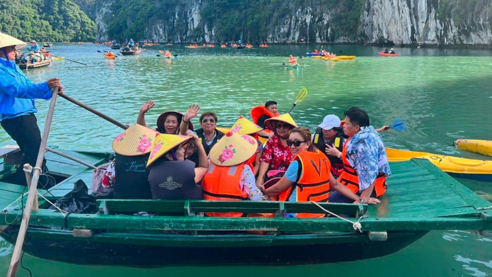 Lotus Boutique Cruise Hotel Hạ Long-öböl Kültér fotó