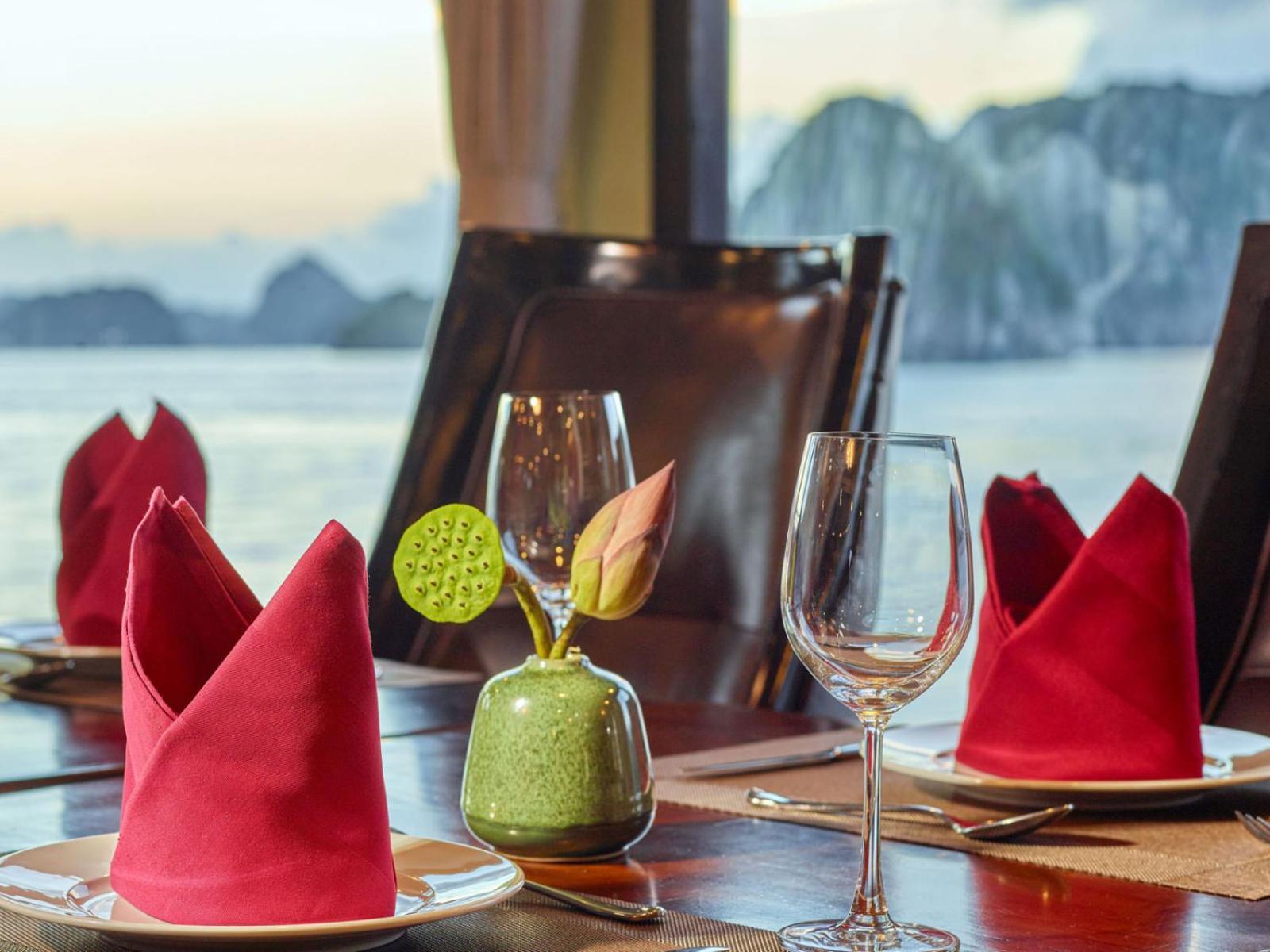 Lotus Boutique Cruise Hotel Hạ Long-öböl Kültér fotó