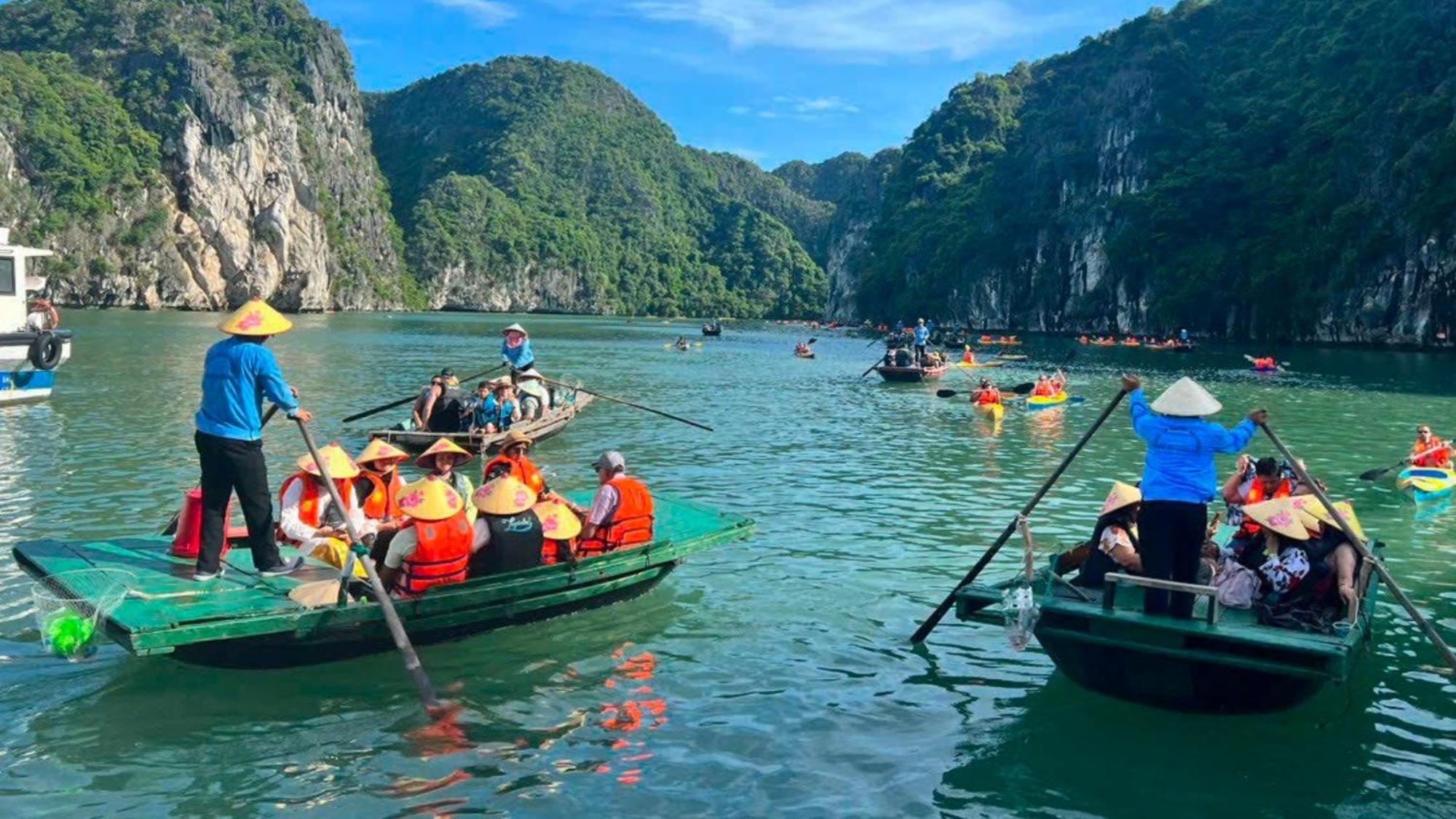 Lotus Boutique Cruise Hotel Hạ Long-öböl Kültér fotó