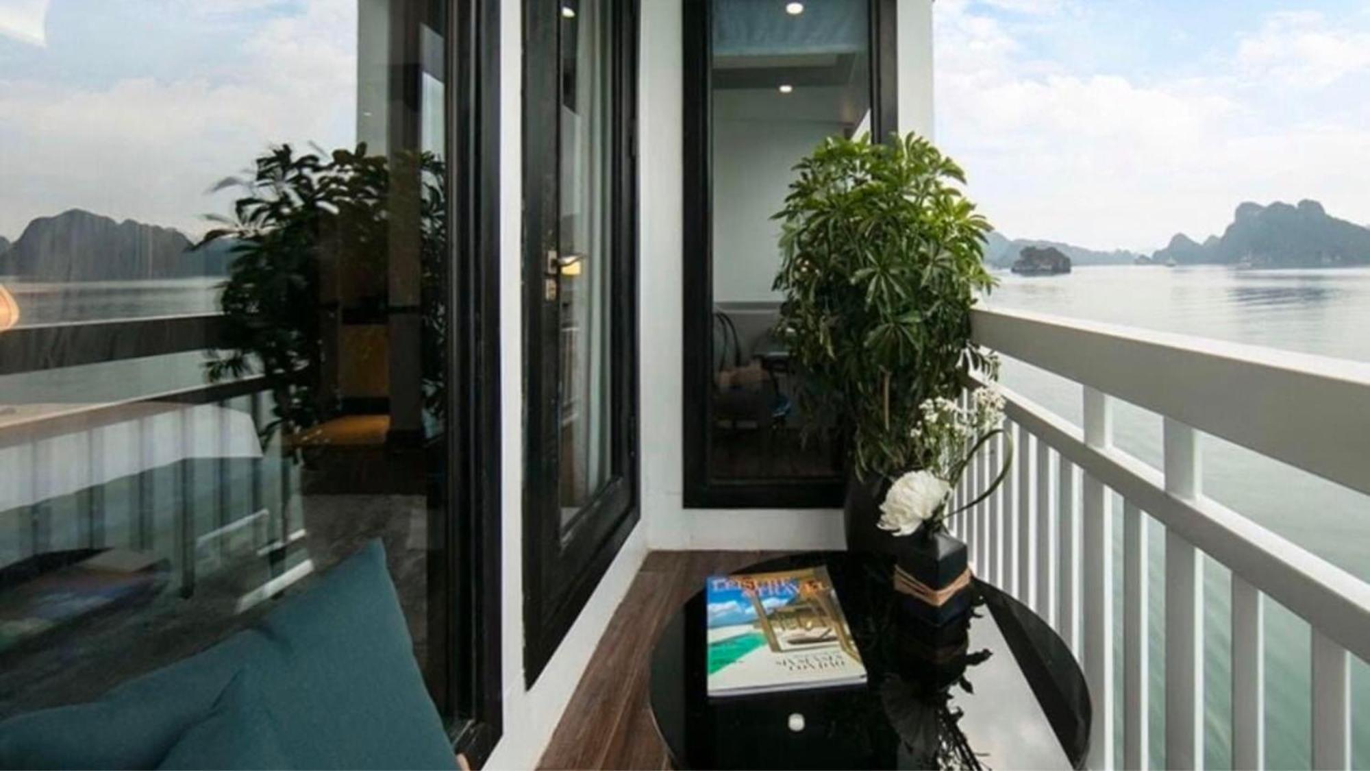 Lotus Boutique Cruise Hotel Hạ Long-öböl Kültér fotó
