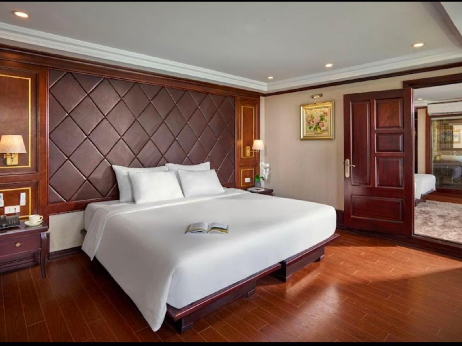 Lotus Boutique Cruise Hotel Hạ Long-öböl Kültér fotó