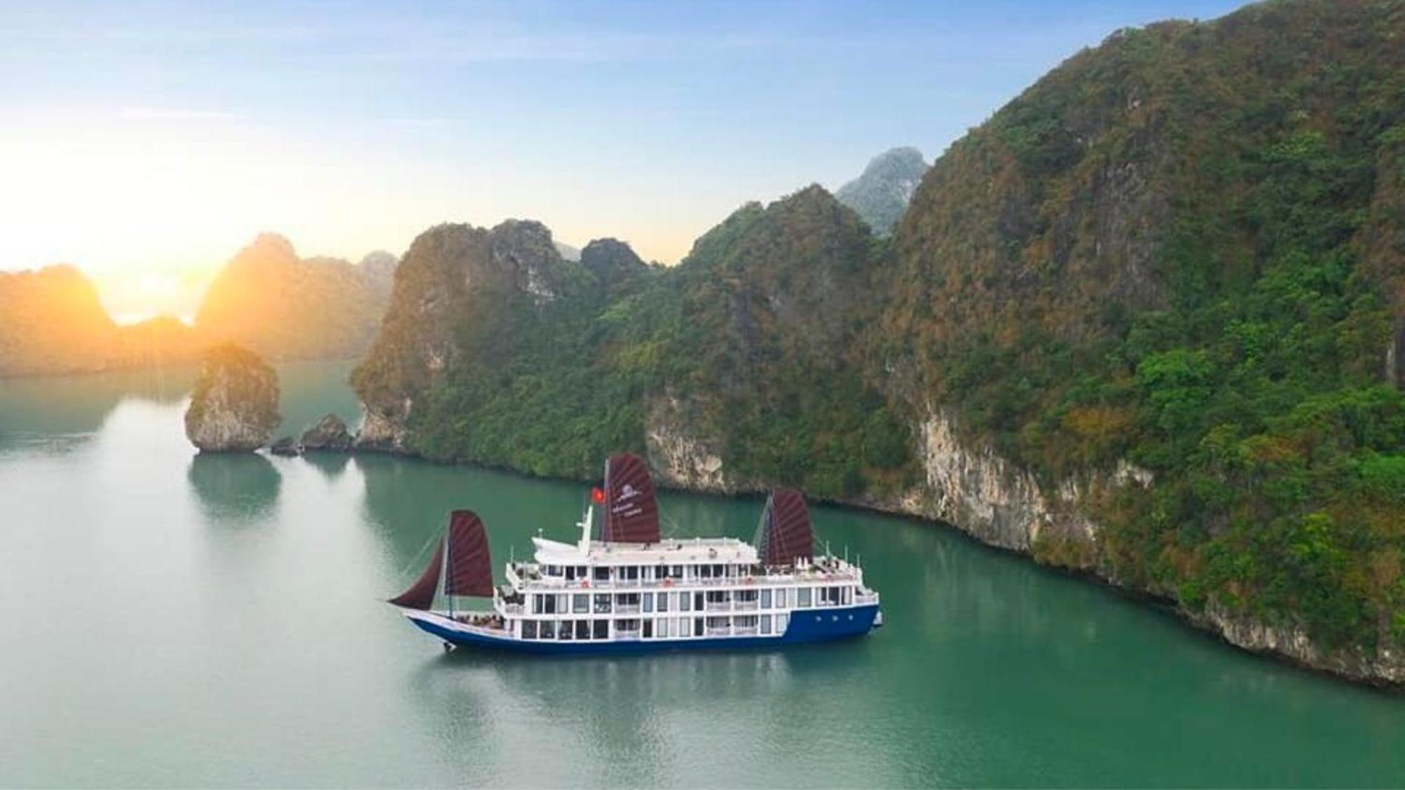 Lotus Boutique Cruise Hotel Hạ Long-öböl Kültér fotó